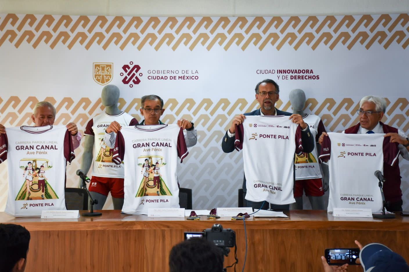 Presentan Playera Y Medalla De La Carrera 5k Parque Lineal Gran Canal