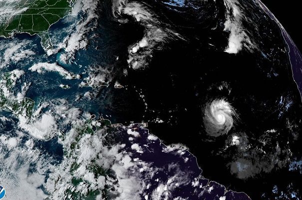'Sam' se fortalece a huracán categoría 3 en el Atlántico