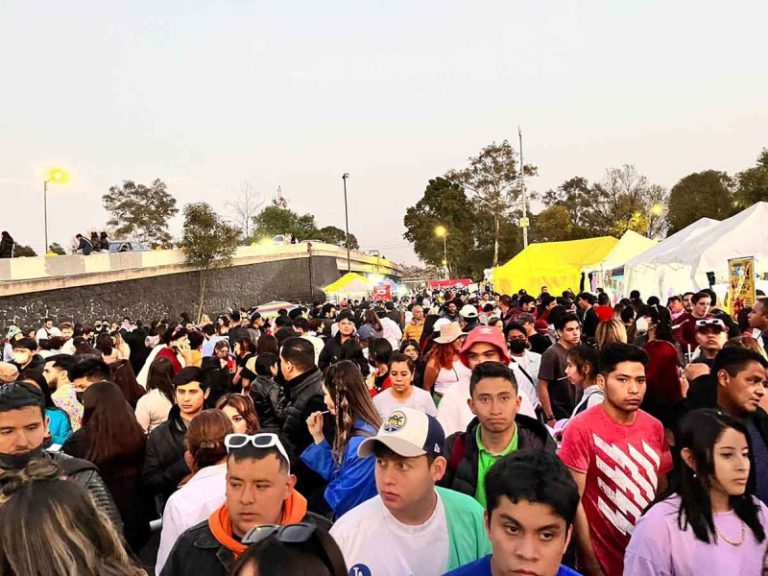 Bad Bunny Tarda En Llenar El Azteca Por Boletos Clonados Y Falsos Hot Sex Picture