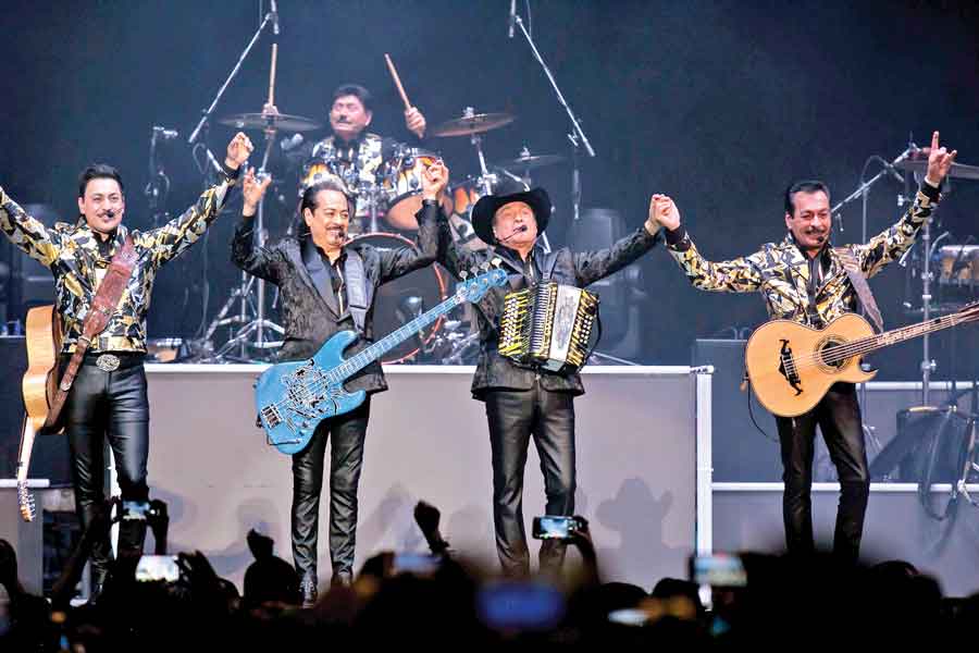 Paco Zea Los Tigres del Norte le cantan a más de 20 mil en C