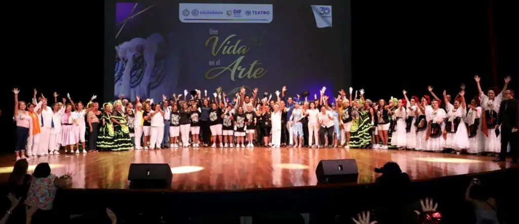 Celebran adultos mayores “Una Vida en el Arte”, en Solidaridad