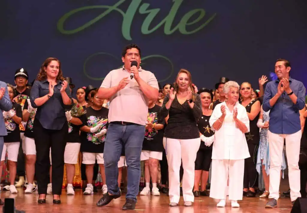 Celebran adultos mayores “Una Vida en el Arte”, en Solidaridad