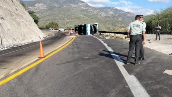 18 personas pierden la vida tras terrible volcadura en Oaxaca