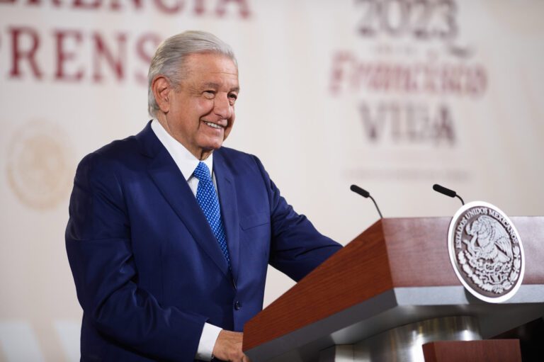 Encuentro en Palacio Nacional entre AMLO y Sheinbaum solo fue “para platicar”