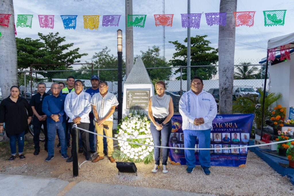 Recuerdan a personal que ha fallecido con un monumento de honor