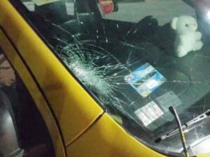 Un menor fue arrollado por un taxi mientras llevaba audífonos