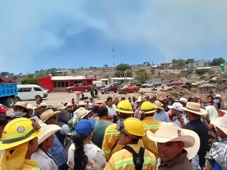 Pobladores demandan helicóptero para combatir incendio forestal en Oaxaca