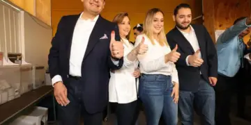 Alejandro Armenta ejerce su voto en Puebla