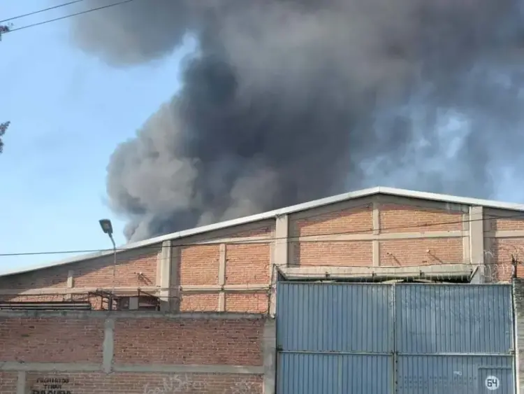 Se incendia fábrica de plásticos en Ecatepec