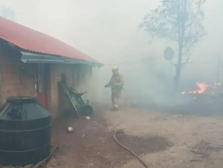 Incendio en Sierra Tarahumara provoca evacuación de población