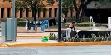 Lavandería al aire libre: Mujer sorprende al lavar ropa en fuente pública en León