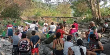 Niños realizan ritual para atraer la lluvia en Hidalgo