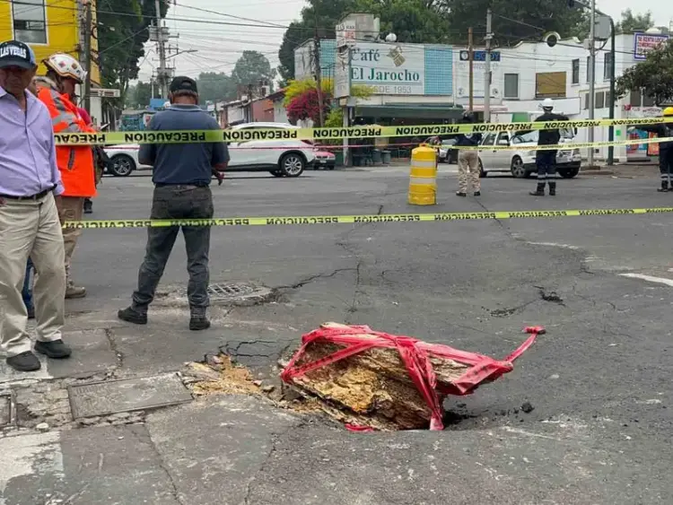 Reportan socavón en Coyoacán