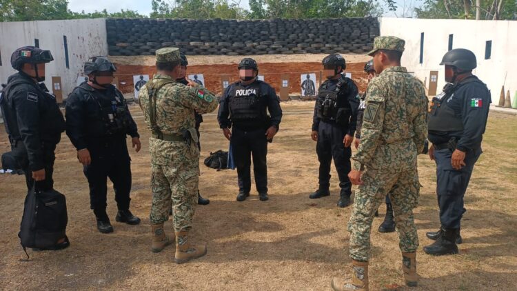 Policías de Solidaridad reciben curso de manejo de armamento impartido por la SEDENA