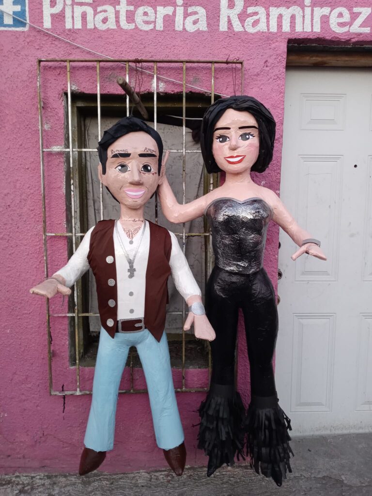 Dale dale dale: salen las piñatas de Christian Nodal y Ángela Aguilar