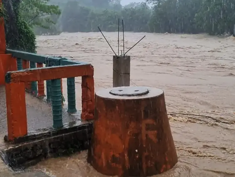 Onda tropical 8 deja inundaciones en San Felipe Orizatlán, Hidalgo