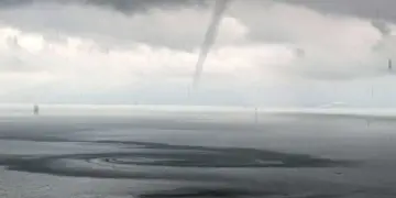 Fenómeno natural 'la culebra de agua' se registra en el Lago de Chapala