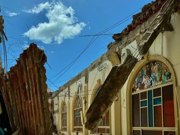 Se derrumba techo de iglesia en Nuevo León