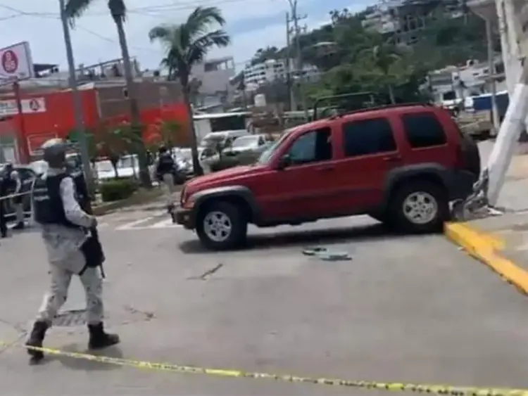 Hombre herido en ataque a balazos mientras viajaba con su familia en Acapulco