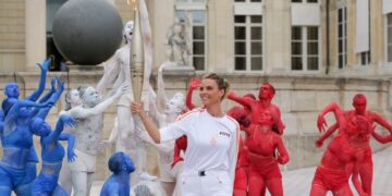 ¡Está en París! La Antorcha Olímpica es recibida en una Gran Ceremonia