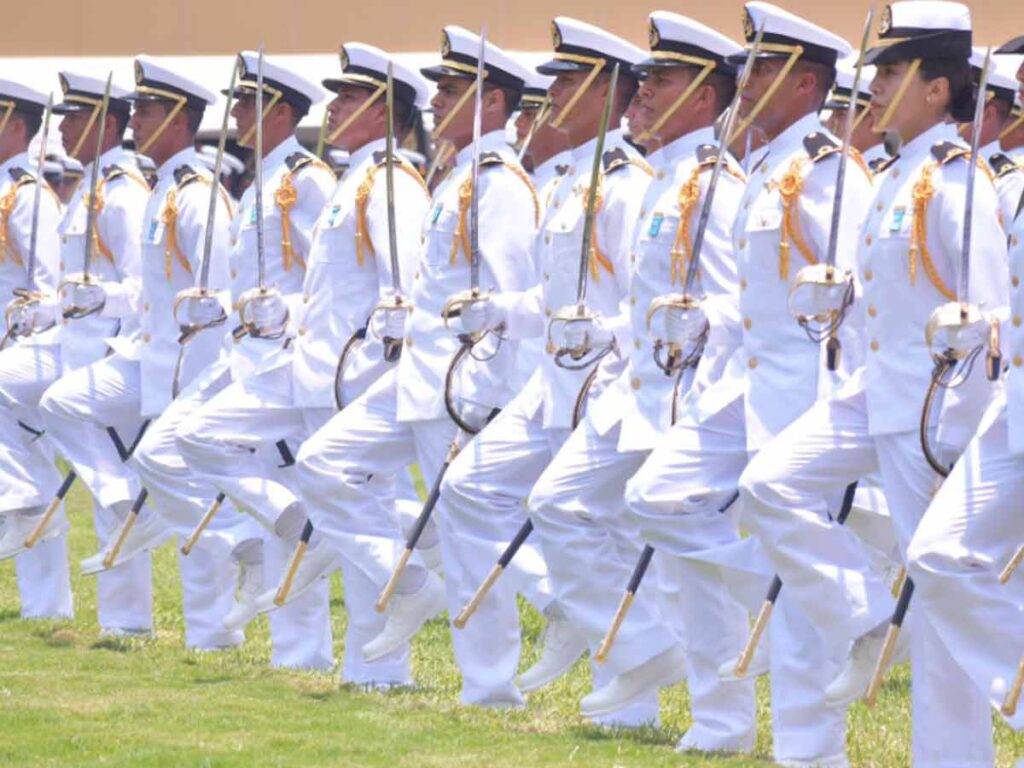 166 guardiamarinas concluyen su formación en la Heroica Escuela Naval Militar