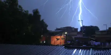 Rayo en Tequesquite deja dos muertos y ocho menores heridos