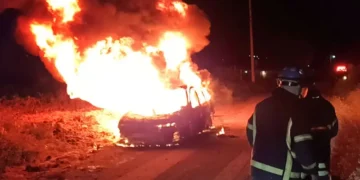 Camioneta calcinada: transportaba hidrocarburos en Hidalgo