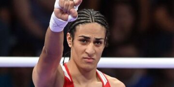 Con polémica incluida, la boxeadora Imane Khelif asegura medalla