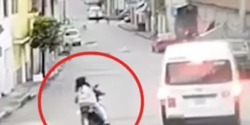 VIDEO revela que motociclista viajaba a alta velocidad y no fue embestido