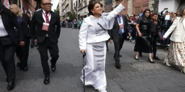 Durante su toma de protesta, Diputados exigen una Ciudad justa a Clara Brugada