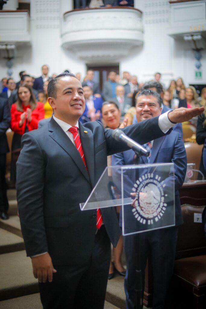 Janecarlo Lozano toma protesta como alcalde de la GAM ante el Congreso de la CDMX