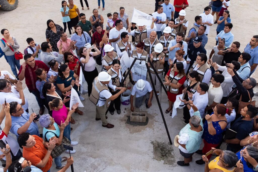 Inicia Estefanía Mercado su programa de obras públicas en Puerto Aventuras