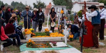 En Iztapalapa, prohíben entrar con armas y bebidas alcohólicas a los panteones