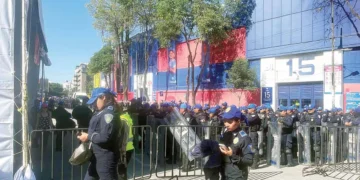 Vecinos de la colonia Ciudad de los Deportes continúan reportando caos fuera del estadio