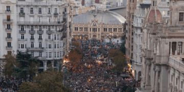 Protestas en Valencia: piden la renuncia de autoridades tras crisis por inundaciones