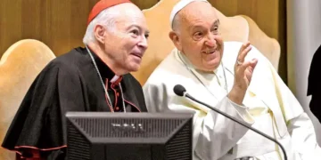 Cardenal Carlos Aguiar presentó su renuncia como arzobispo: el papa Francisco le pide continuar