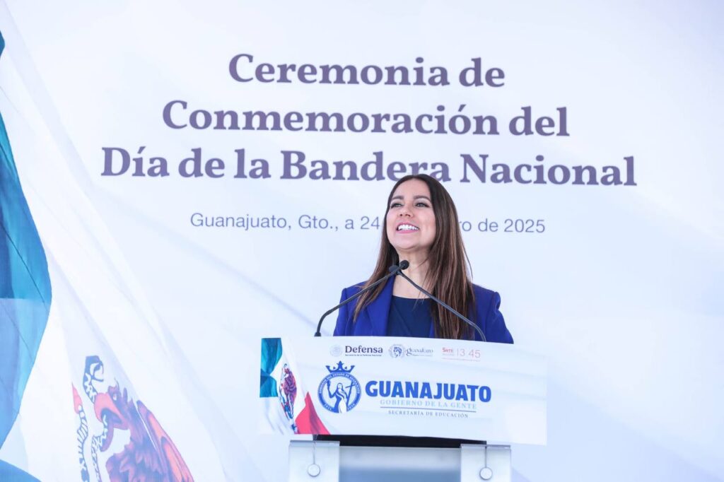 Encabeza Libia Dennise Ceremonia de Conmemoración del Día de la Bandera Nacional