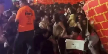 Caos en feria de Nuevo León: Joven apuñala a otro en medio de una estampida